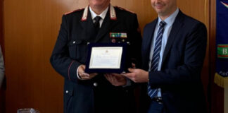 Il saluto del sindaco Morra al Lgt. Savino Silecchia collocato in pensione