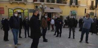 Emiliano chiede al Ministro Speranza la ripartenza di ambulanti e attività commerciali