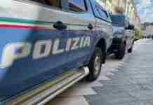 Tenta di rapinare una pizzeria, poi aggredisce i poliziotti: arrestato 25enne a Canosa