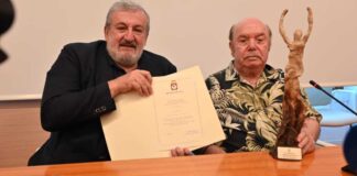 Emiliano accoglie Lino Banfi in Regione, conferito il premio “Radice di Puglia”