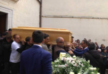 L’ultimo saluto di Minervino Murge a Salvatore Abruzzese, giovane vittima della strada: lacrime e dolore ai funerali